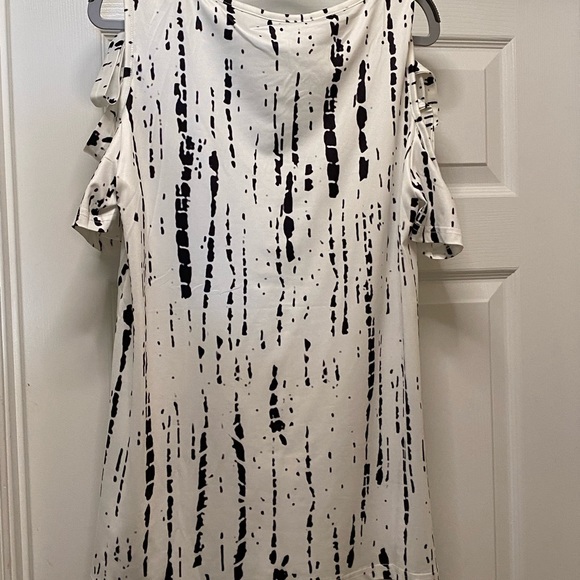 Flowy cold shoulder shirt/tunic - Picture 3 of 3